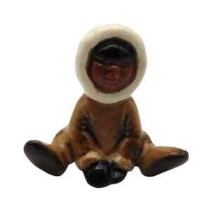 Hagen Renaker Sitting Eskimo Tot #943 Inuit Bone China Figurine